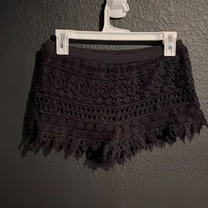 Black lace-overlay shorts sz Small
